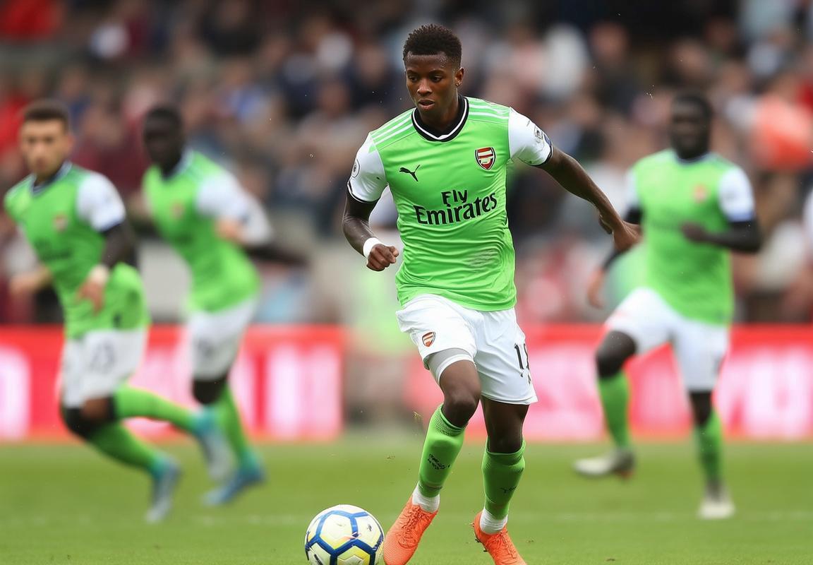 阿森纳半天截胡埃泽，热刺8000万欧报价上赛季3球13助萨维尼奥